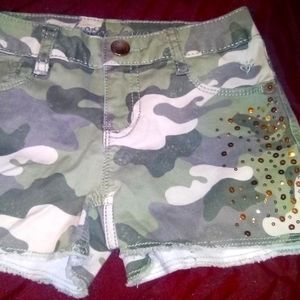 Girls camo shorts